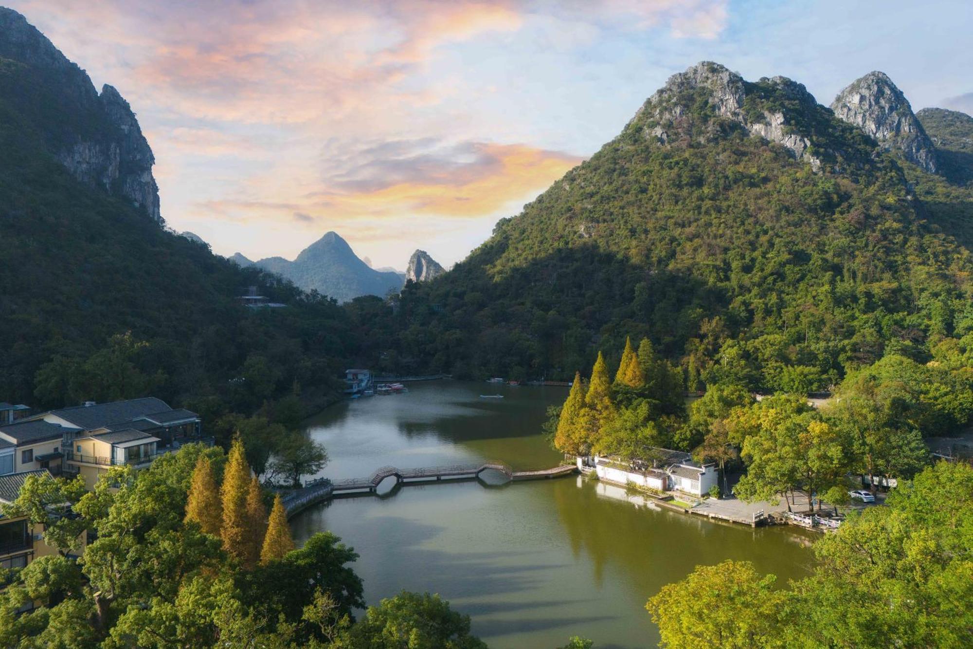 Guilin Heshe Lakeside Resort-Free Pick Up Service Stay Two Nights Exterior photo